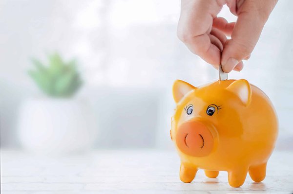 Quels sont les critères de choix d'une tirelire voiture de course pour enfant ?