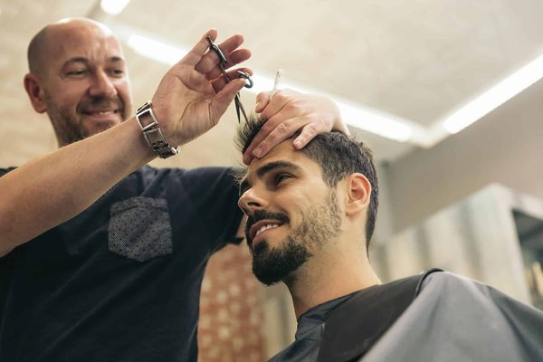 Quelles sont les coupes de cheveux pour homme tendances en 2024 ?