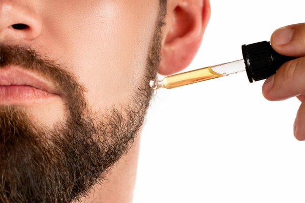 Huile pour barbe : conseils pour trouver le bon flacon